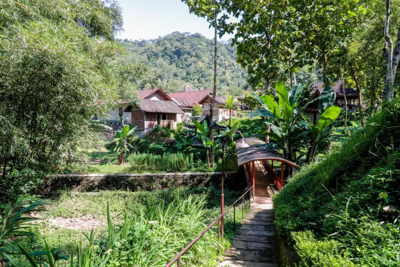 Balkondes Kenalan Hotel Magelang Ngoại thất bức ảnh